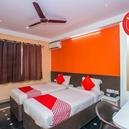 Oyo 22837 Chairmen'S Hotel Bangalore Exteriör bild