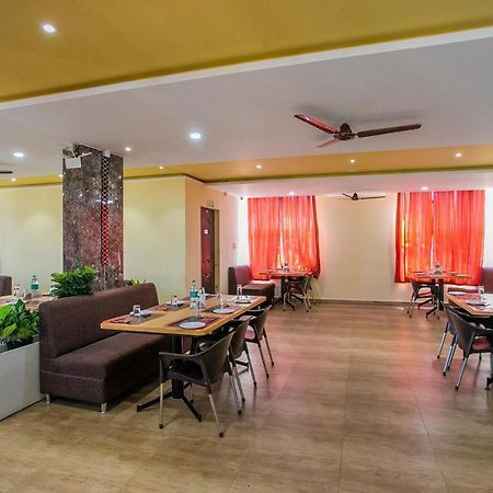 Oyo 22837 Chairmen'S Hotel Bangalore Exteriör bild