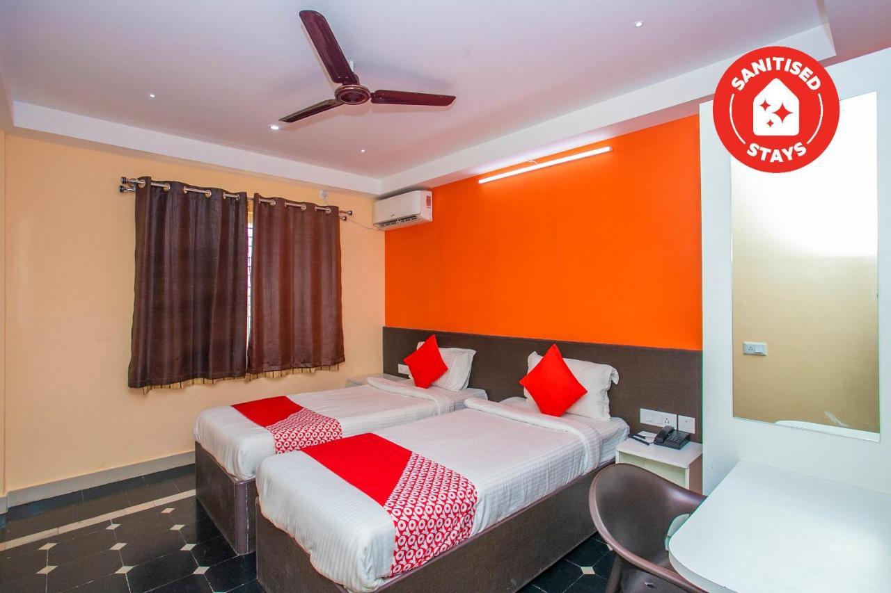 Oyo 22837 Chairmen'S Hotel Bangalore Exteriör bild