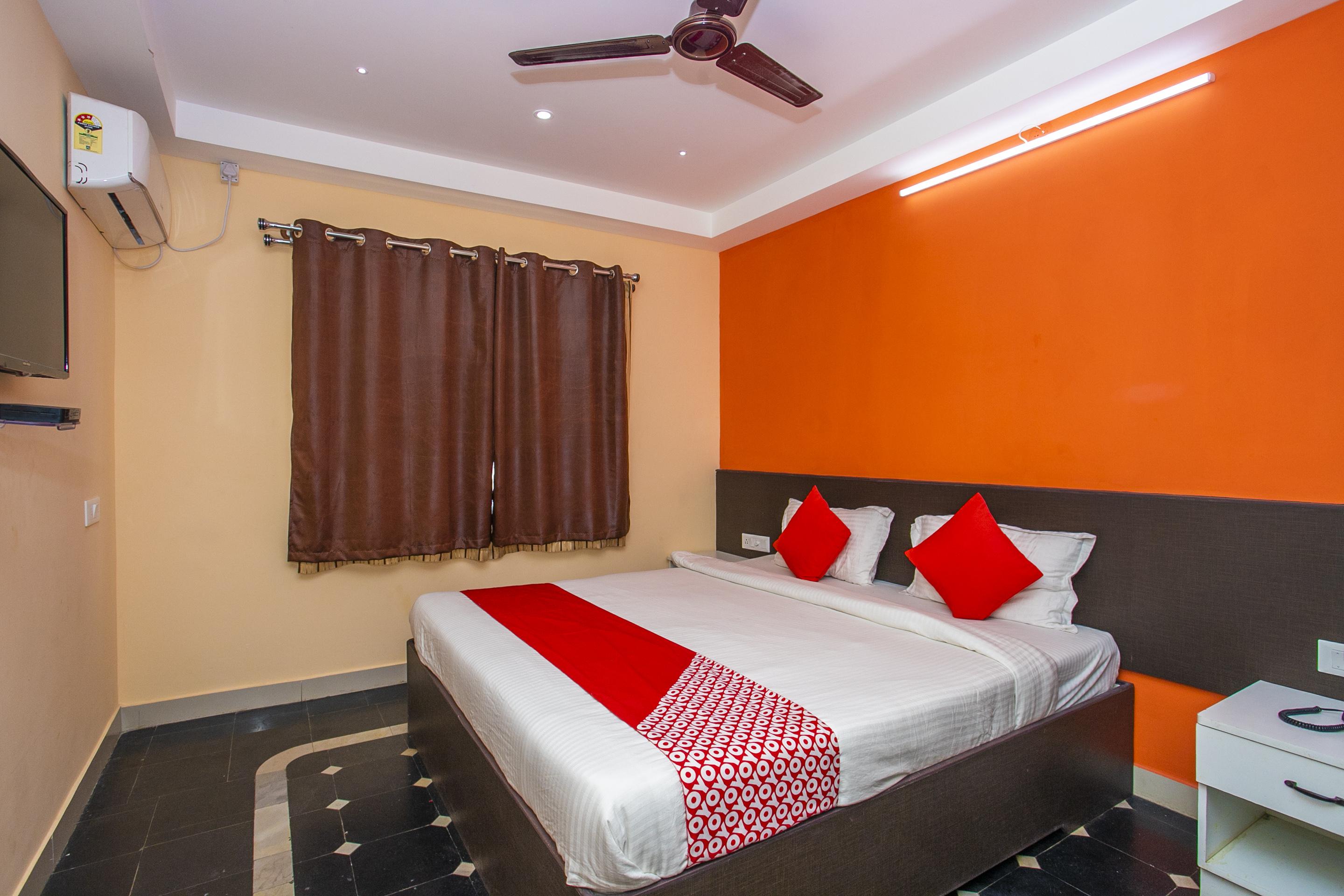 Oyo 22837 Chairmen'S Hotel Bangalore Exteriör bild