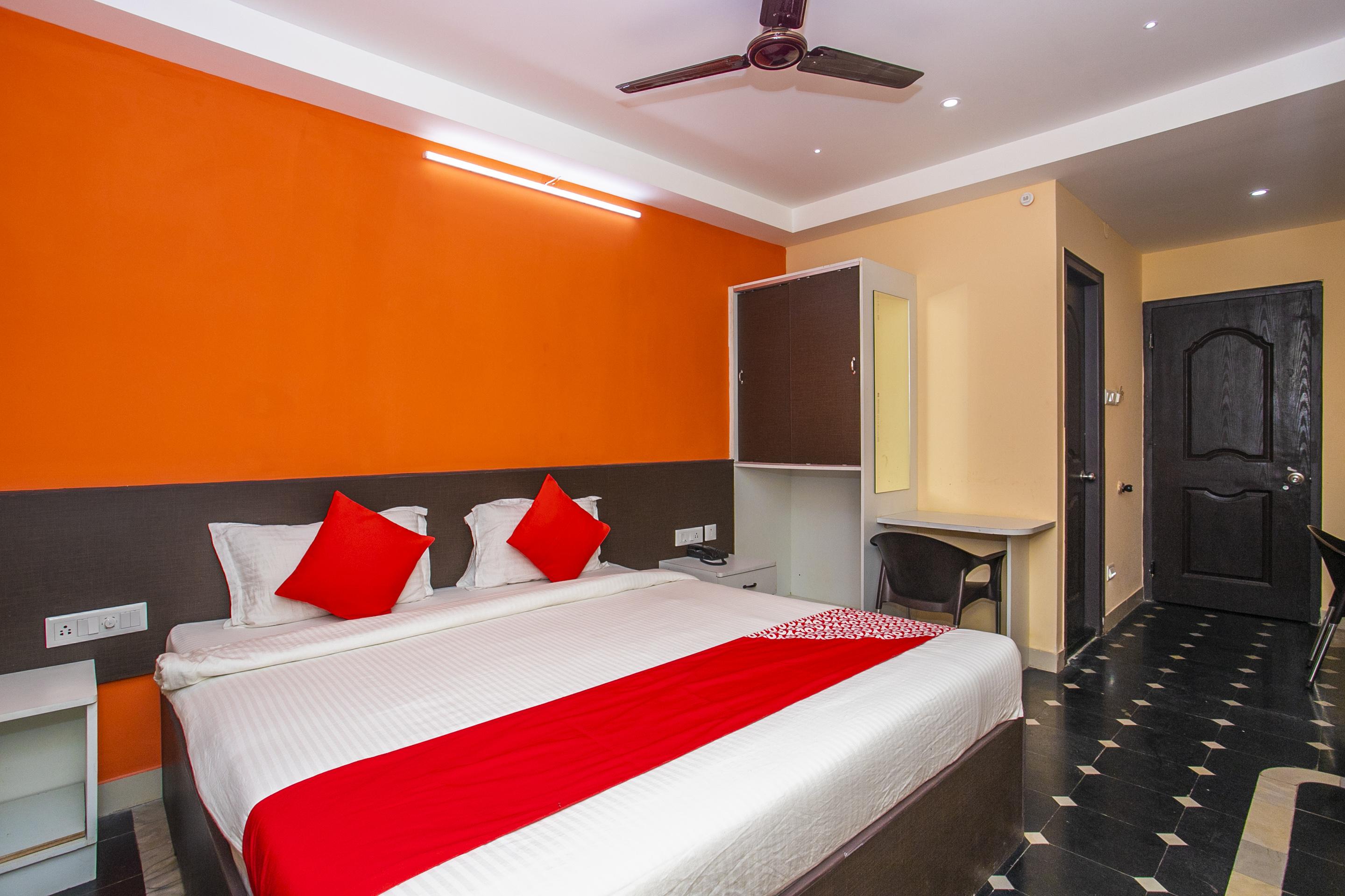 Oyo 22837 Chairmen'S Hotel Bangalore Exteriör bild