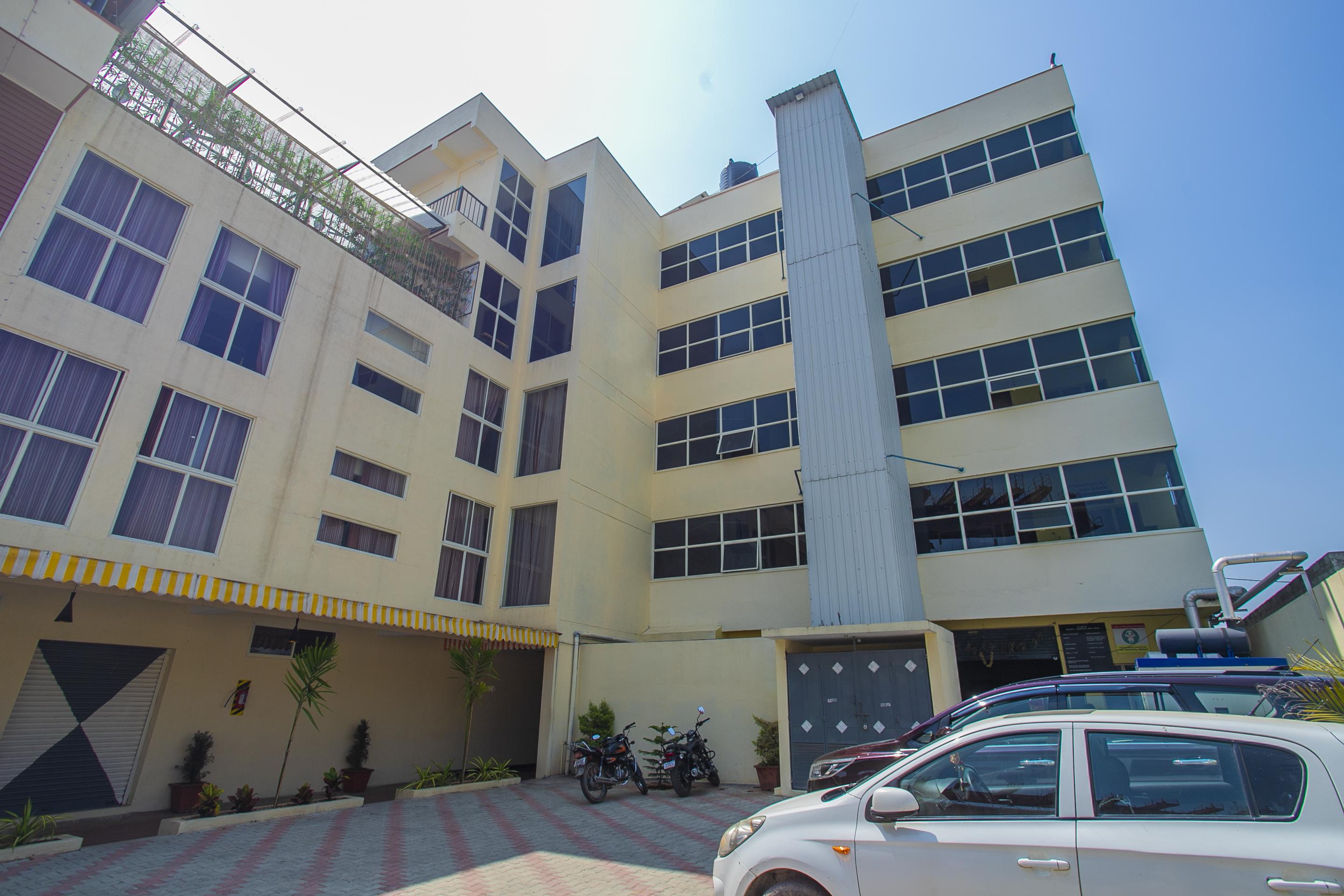 Oyo 22837 Chairmen'S Hotel Bangalore Exteriör bild