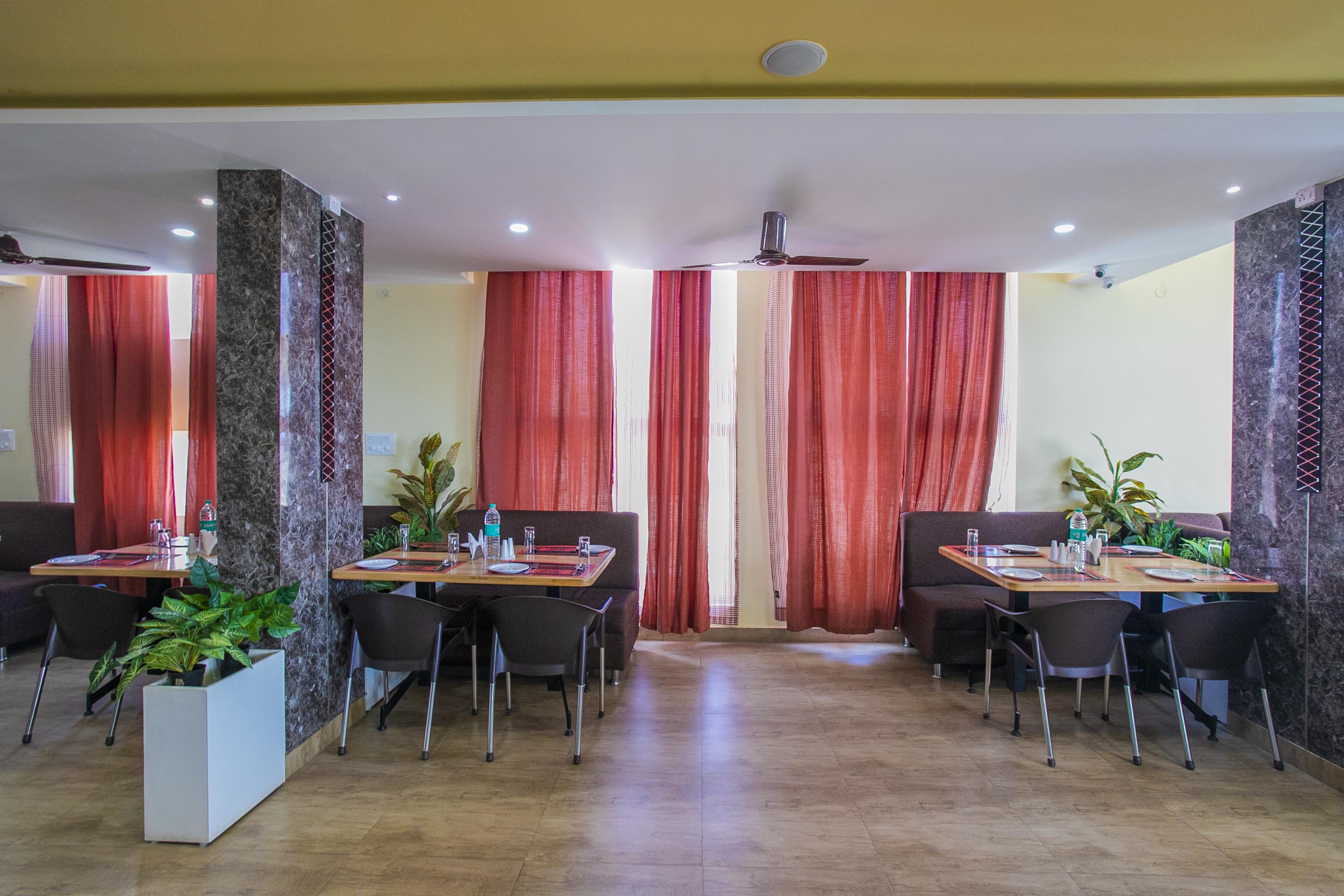 Oyo 22837 Chairmen'S Hotel Bangalore Exteriör bild