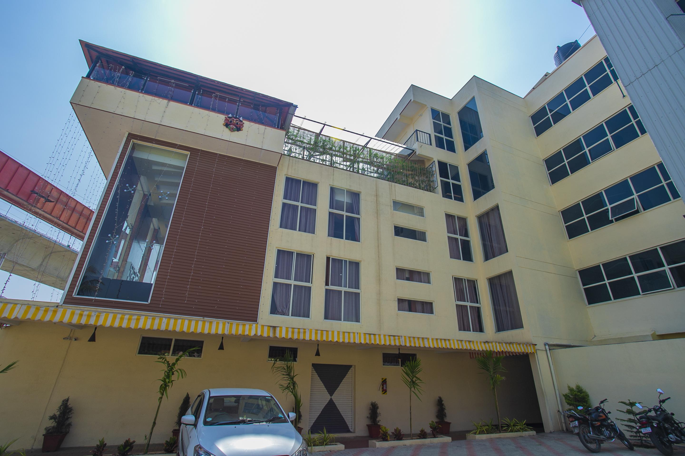 Oyo 22837 Chairmen'S Hotel Bangalore Exteriör bild