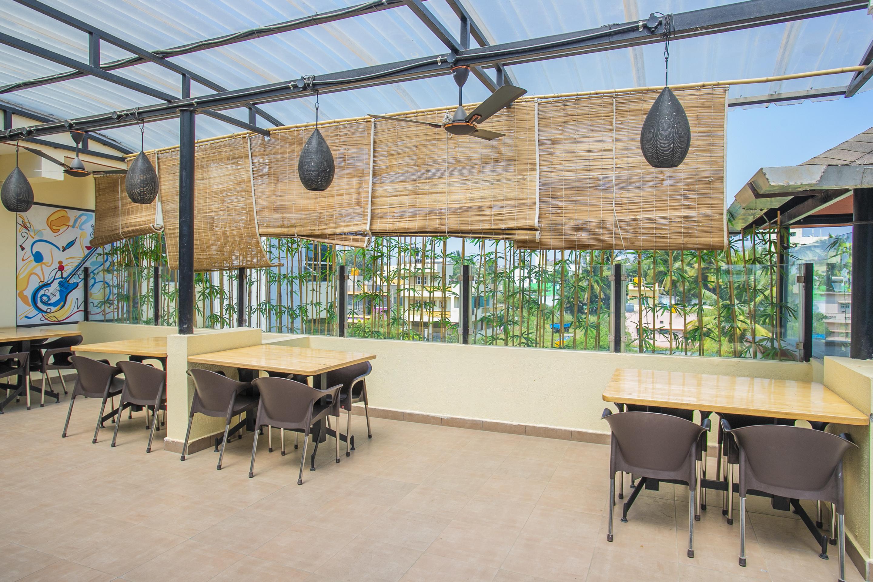 Oyo 22837 Chairmen'S Hotel Bangalore Exteriör bild