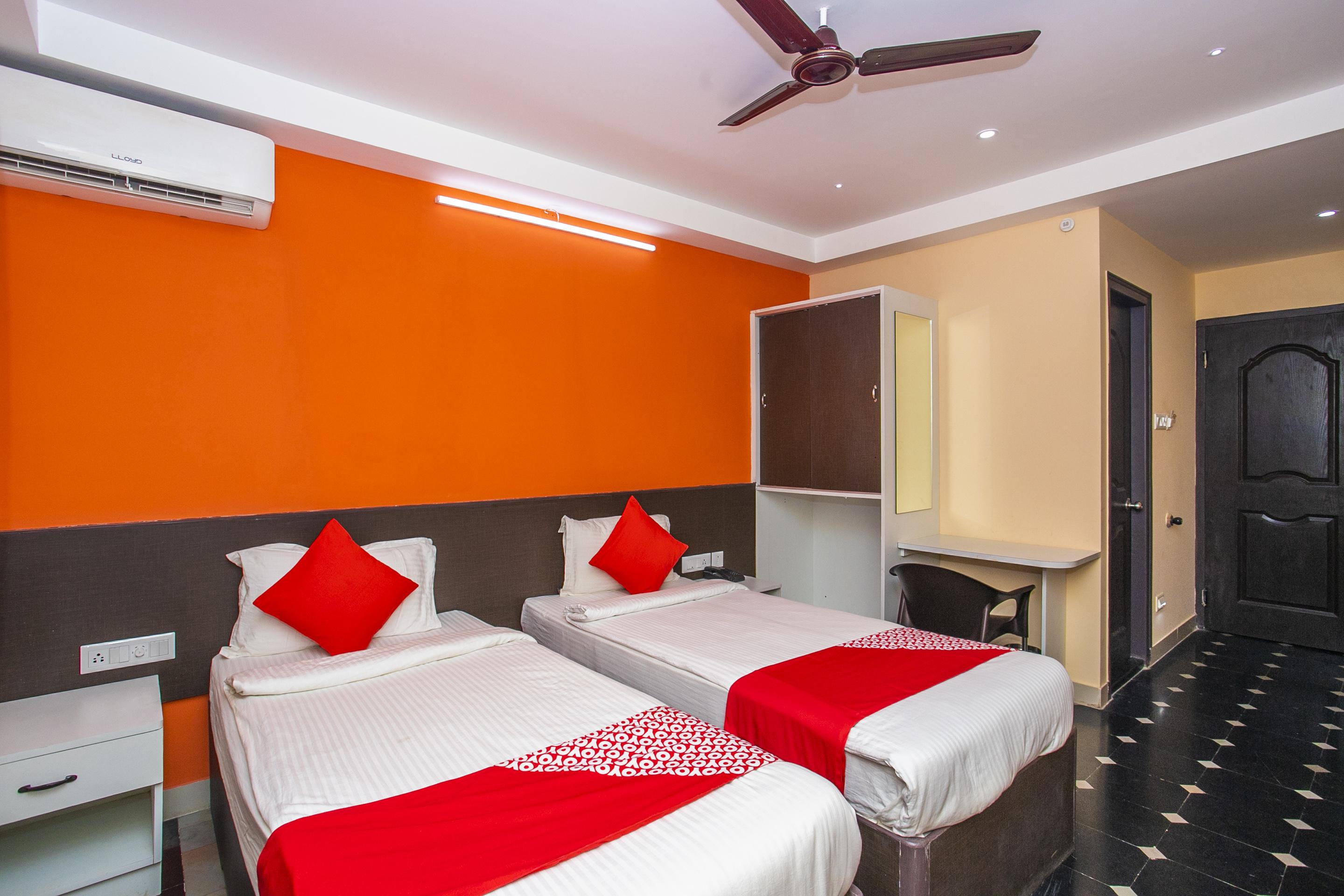 Oyo 22837 Chairmen'S Hotel Bangalore Exteriör bild