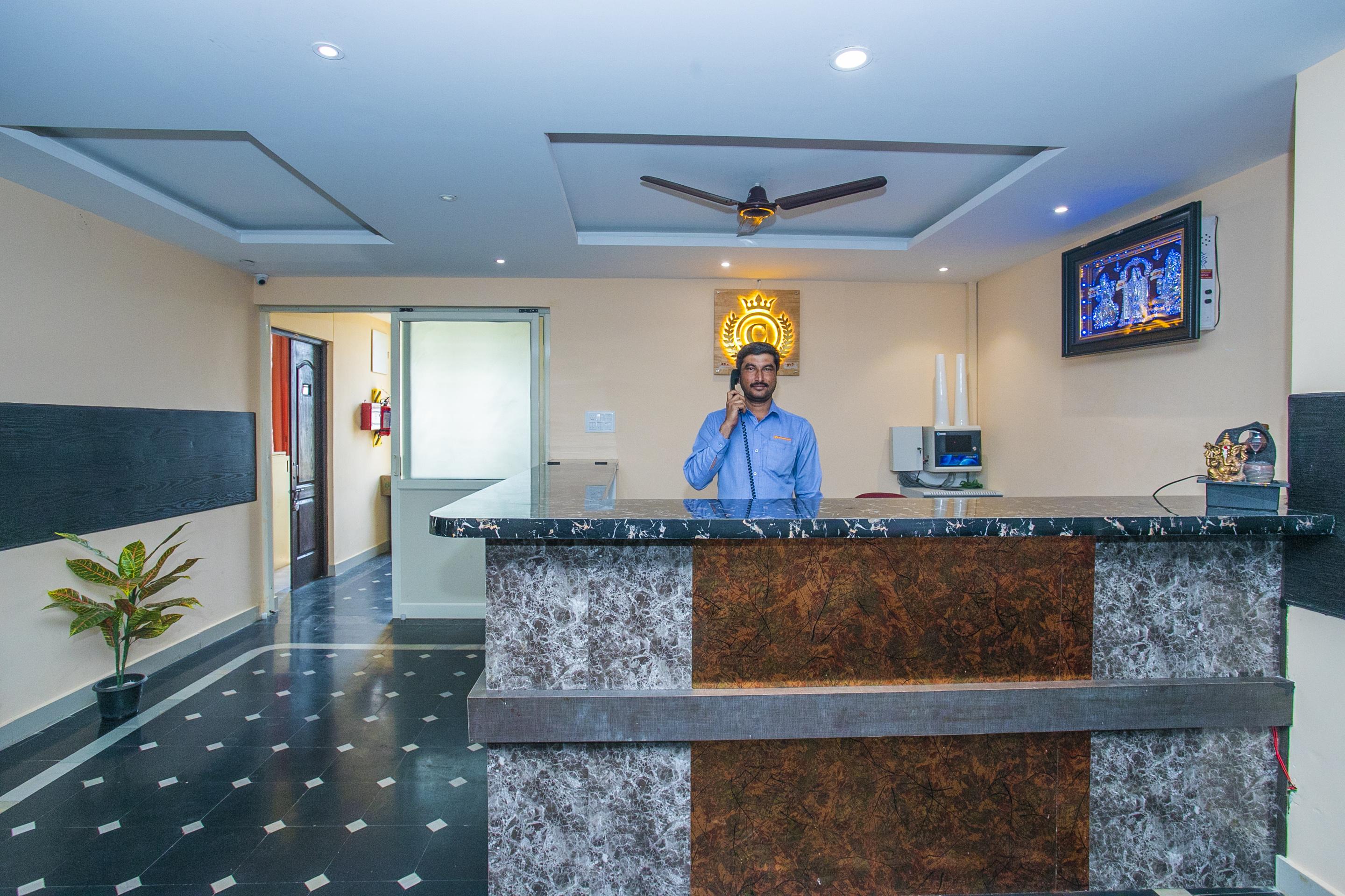 Oyo 22837 Chairmen'S Hotel Bangalore Exteriör bild