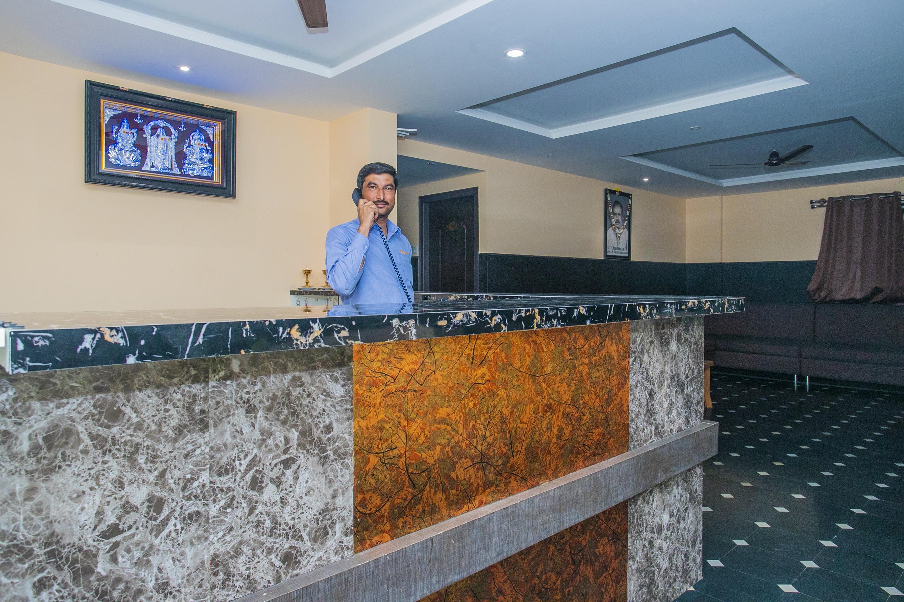 Oyo 22837 Chairmen'S Hotel Bangalore Exteriör bild