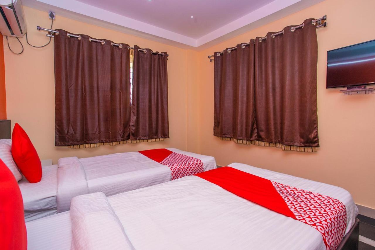 Oyo 22837 Chairmen'S Hotel Bangalore Exteriör bild
