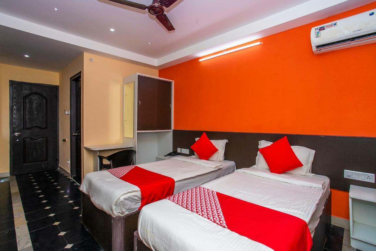 Oyo 22837 Chairmen'S Hotel Bangalore Exteriör bild