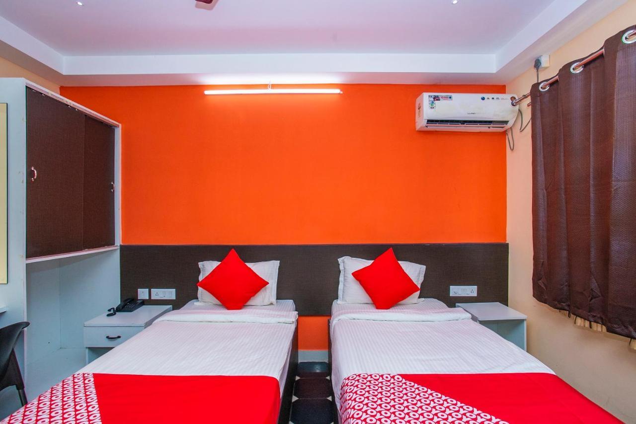 Oyo 22837 Chairmen'S Hotel Bangalore Exteriör bild